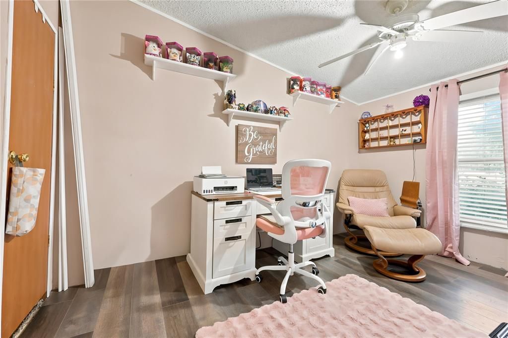 For Sale: $290,000 (3 beds, 2 baths, 1196 Square Feet)