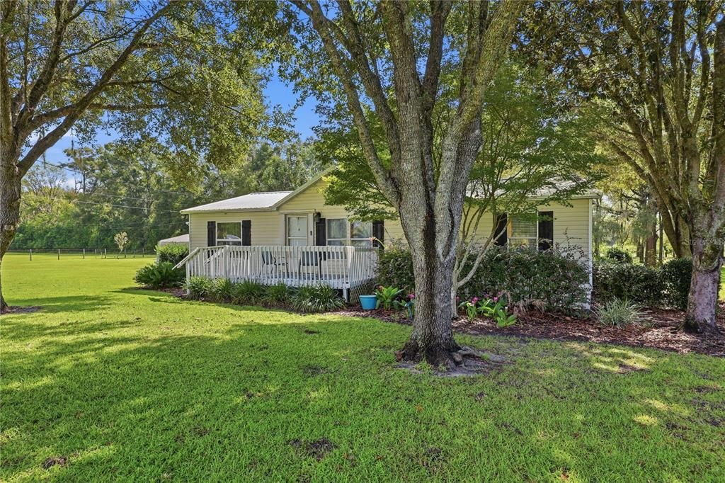 For Sale: $290,000 (3 beds, 2 baths, 1196 Square Feet)