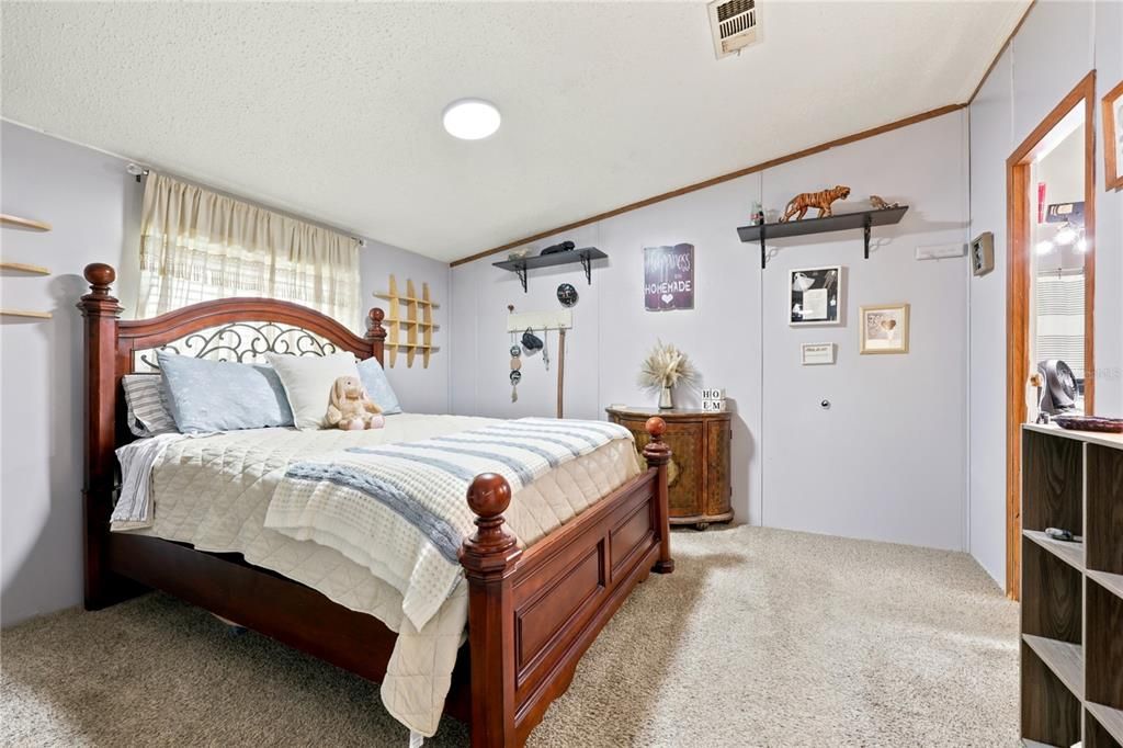 For Sale: $290,000 (3 beds, 2 baths, 1196 Square Feet)