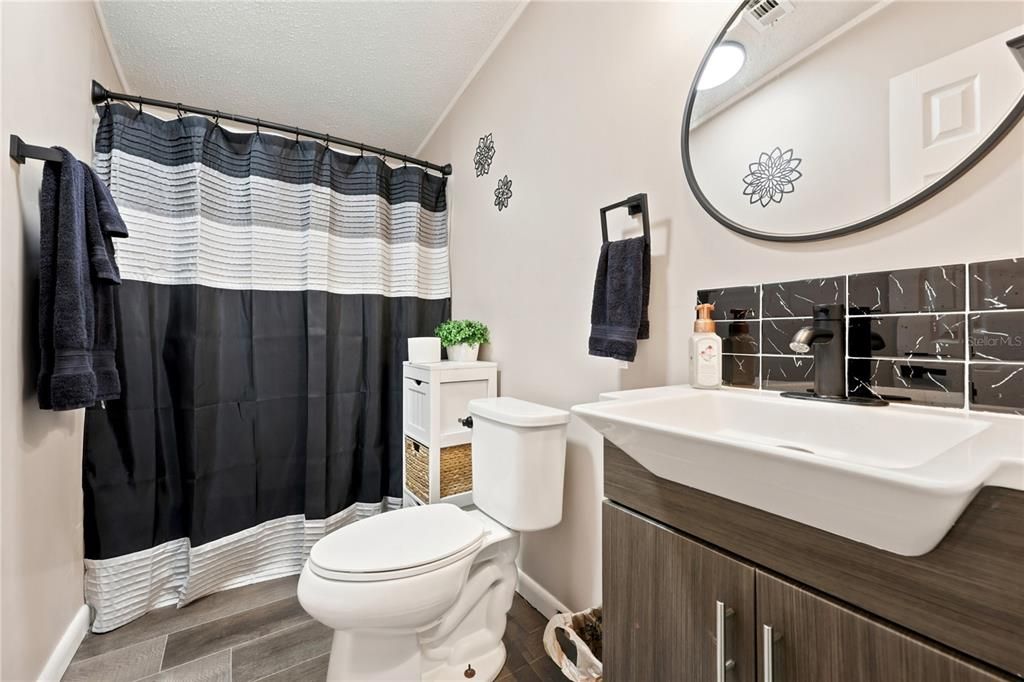 For Sale: $290,000 (3 beds, 2 baths, 1196 Square Feet)