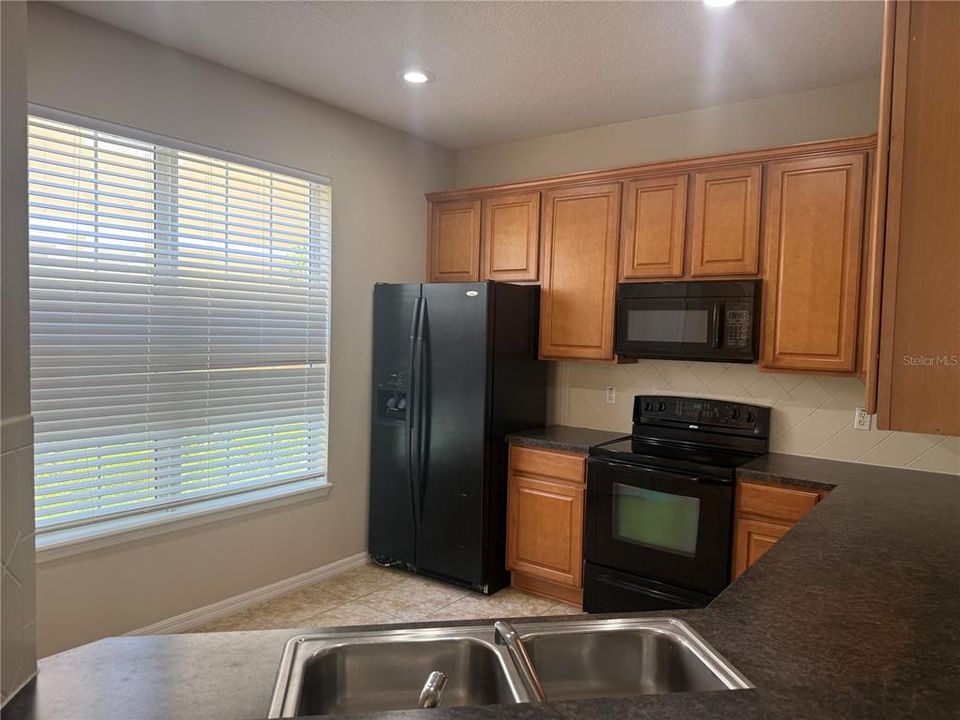 For Sale: $250,000 (3 beds, 2 baths, 1609 Square Feet)