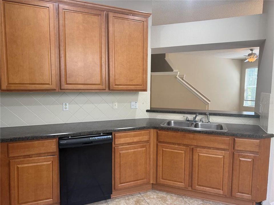 For Sale: $250,000 (3 beds, 2 baths, 1609 Square Feet)