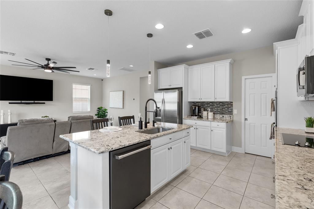For Sale: $525,000 (4 beds, 3 baths, 2652 Square Feet)