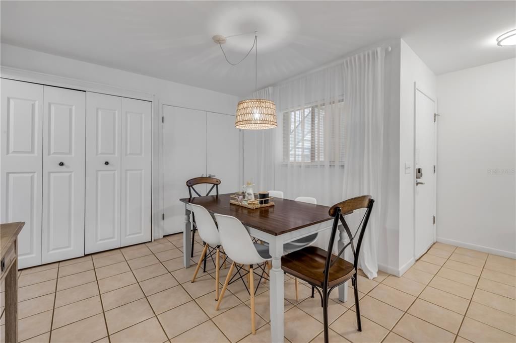 En Venta: $349,000 (1 camas, 1 baños, 928 Pies cuadrados)