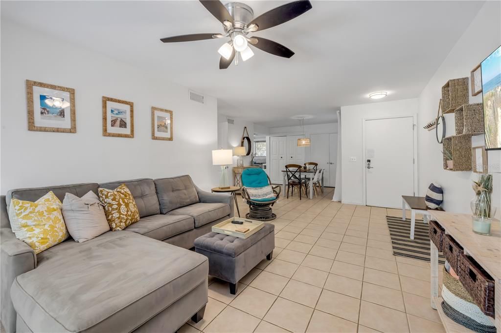 En Venta: $349,000 (1 camas, 1 baños, 928 Pies cuadrados)