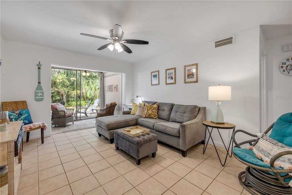 En Venta: $349,000 (1 camas, 1 baños, 928 Pies cuadrados)