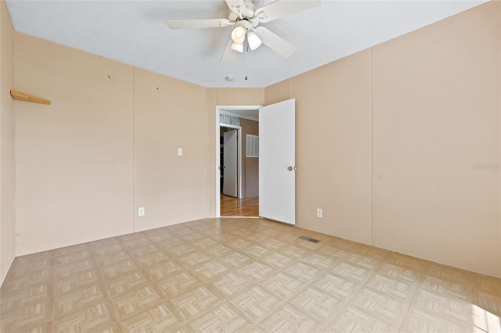 For Sale: $199,900 (3 beds, 2 baths, 1560 Square Feet)