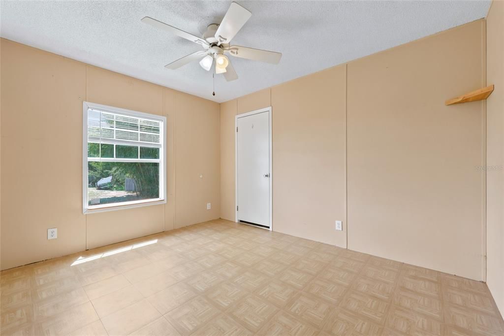 For Sale: $199,900 (3 beds, 2 baths, 1560 Square Feet)