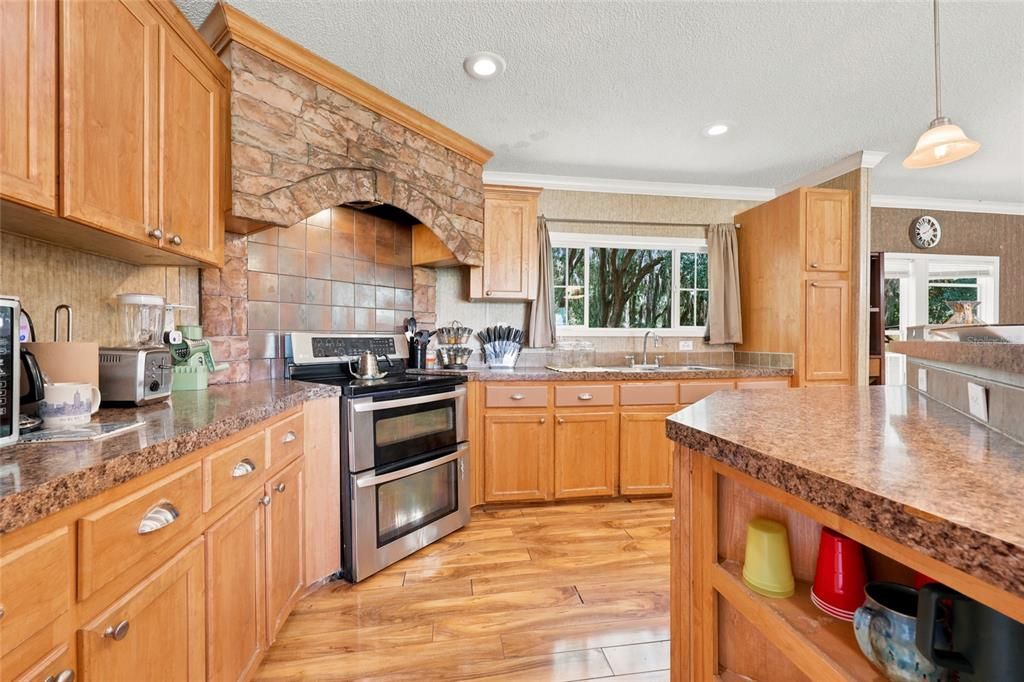 For Sale: $199,900 (3 beds, 2 baths, 1560 Square Feet)