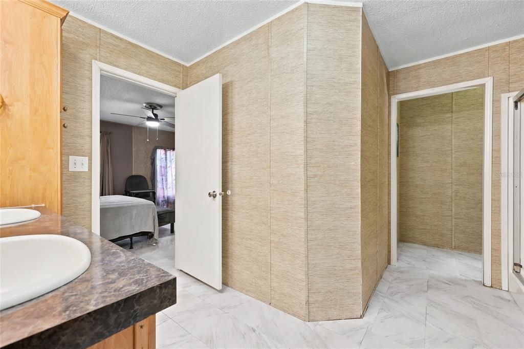 For Sale: $199,900 (3 beds, 2 baths, 1560 Square Feet)