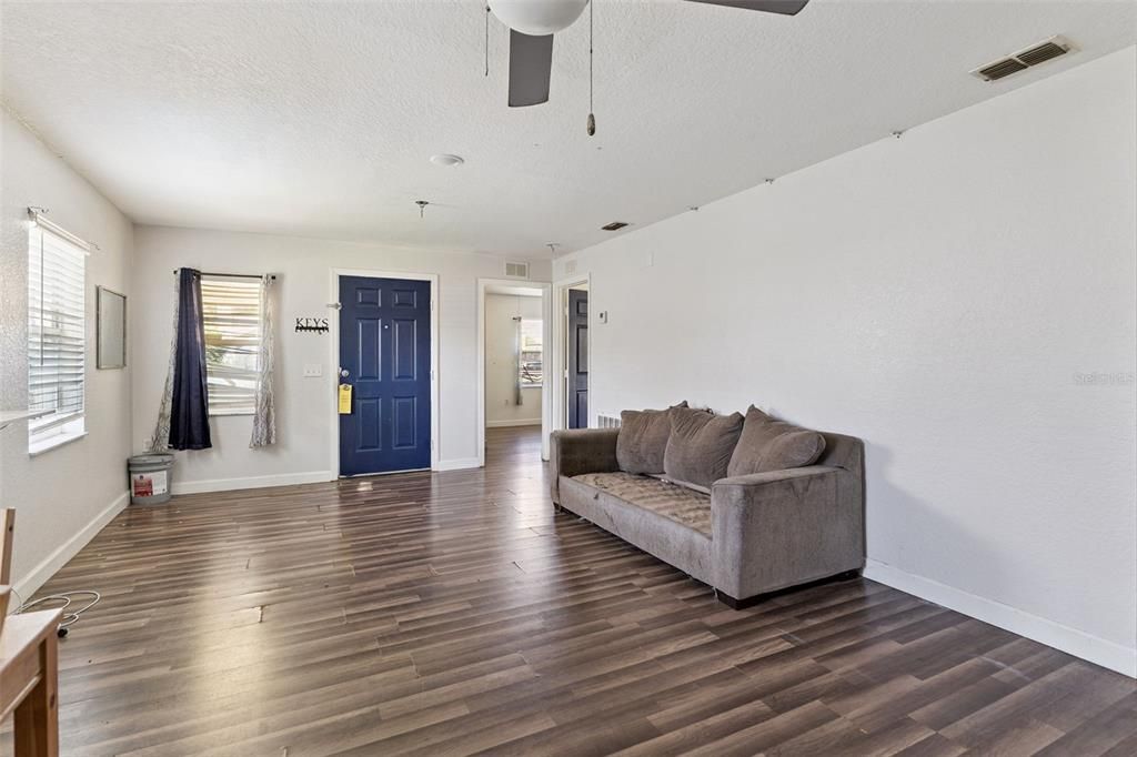 For Sale: $199,900 (3 beds, 2 baths, 1133 Square Feet)