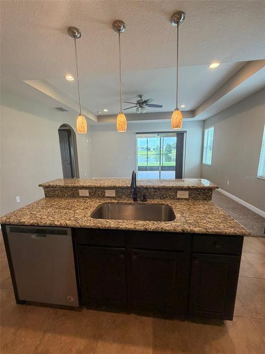 For Rent: $2,400 (3 beds, 2 baths, 2051 Square Feet)