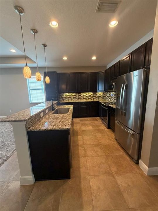 For Rent: $2,400 (3 beds, 2 baths, 2051 Square Feet)