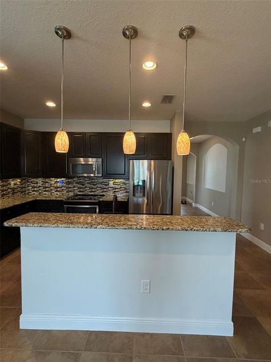For Rent: $2,400 (3 beds, 2 baths, 2051 Square Feet)