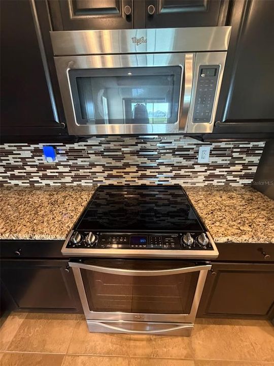 For Rent: $2,400 (3 beds, 2 baths, 2051 Square Feet)