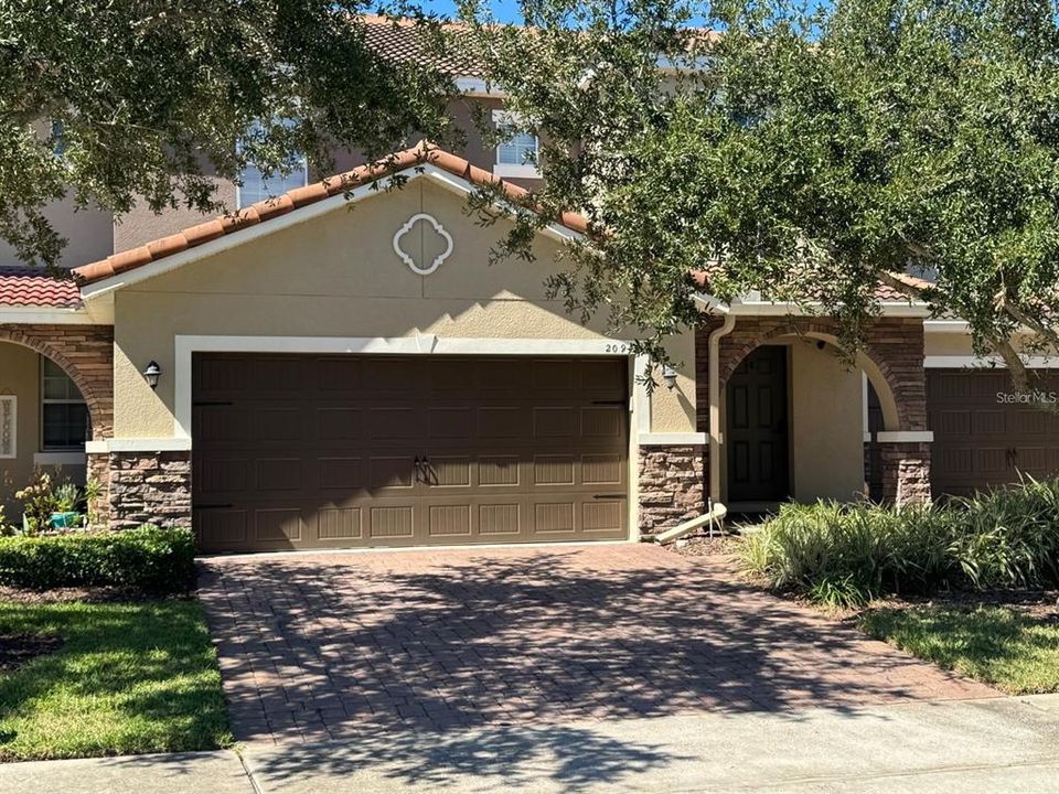 Recently Rented: $3,000 (3 beds, 2 baths, 1876 Square Feet)