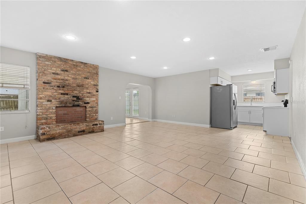 For Sale: $368,000 (4 beds, 2 baths, 1641 Square Feet)
