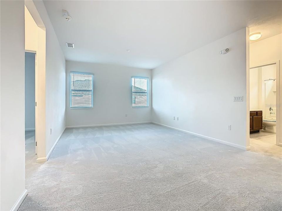 For Sale: $569,000 (8 beds, 5 baths, 3248 Square Feet)