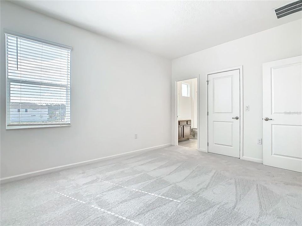 For Sale: $569,000 (8 beds, 5 baths, 3248 Square Feet)