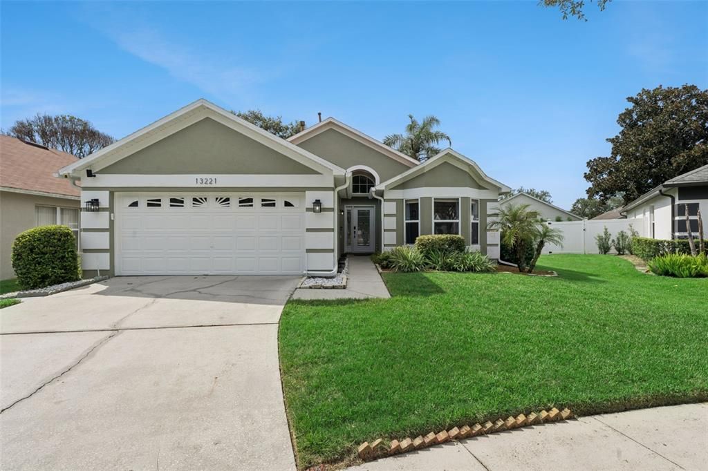 For Sale: $400,000 (3 beds, 2 baths, 1601 Square Feet)