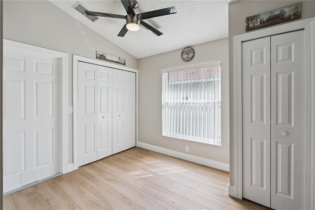 For Sale: $400,000 (3 beds, 2 baths, 1601 Square Feet)