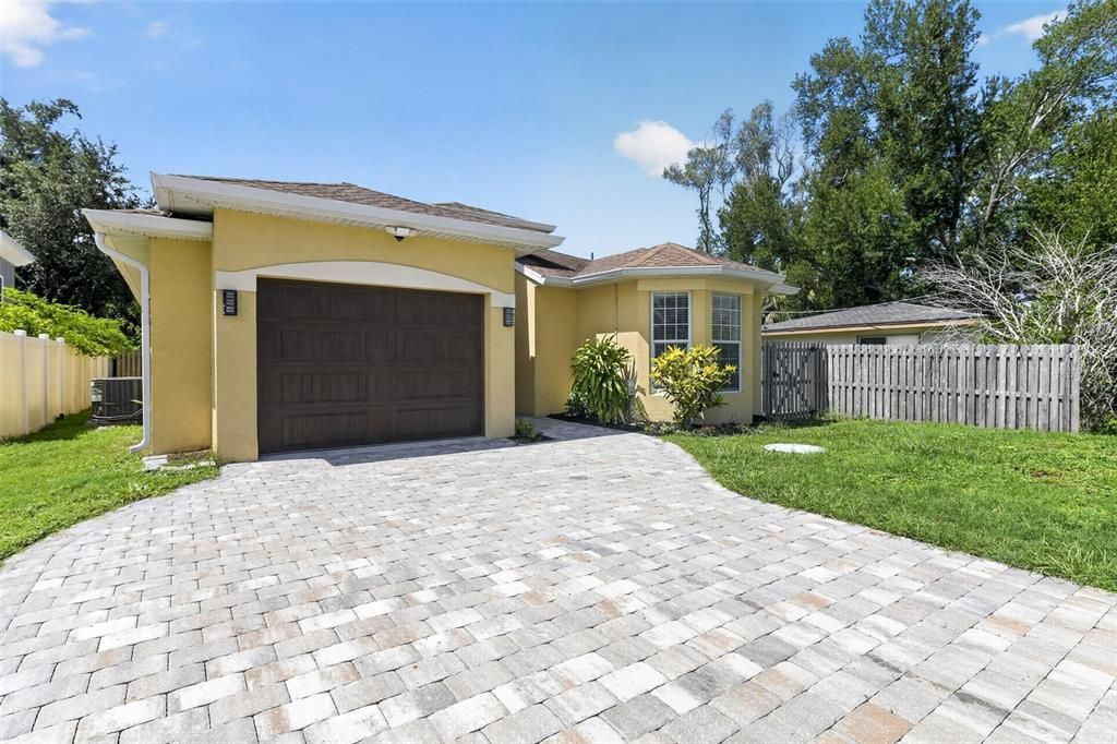 For Sale: $475,000 (3 beds, 2 baths, 1292 Square Feet)