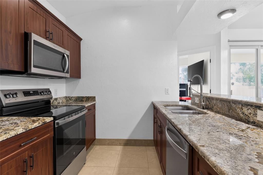 For Sale: $475,000 (3 beds, 2 baths, 1292 Square Feet)