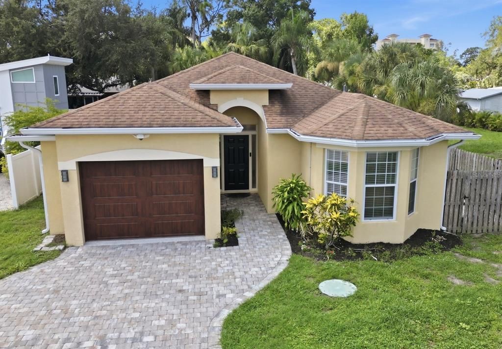 For Sale: $475,000 (3 beds, 2 baths, 1292 Square Feet)