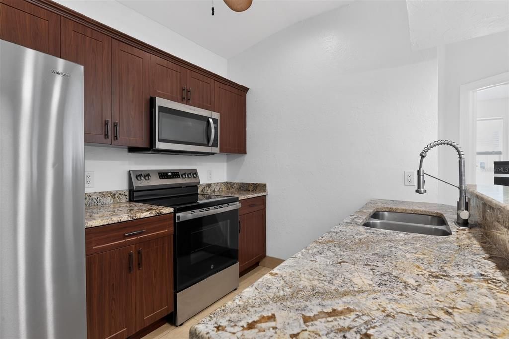 For Sale: $475,000 (3 beds, 2 baths, 1292 Square Feet)
