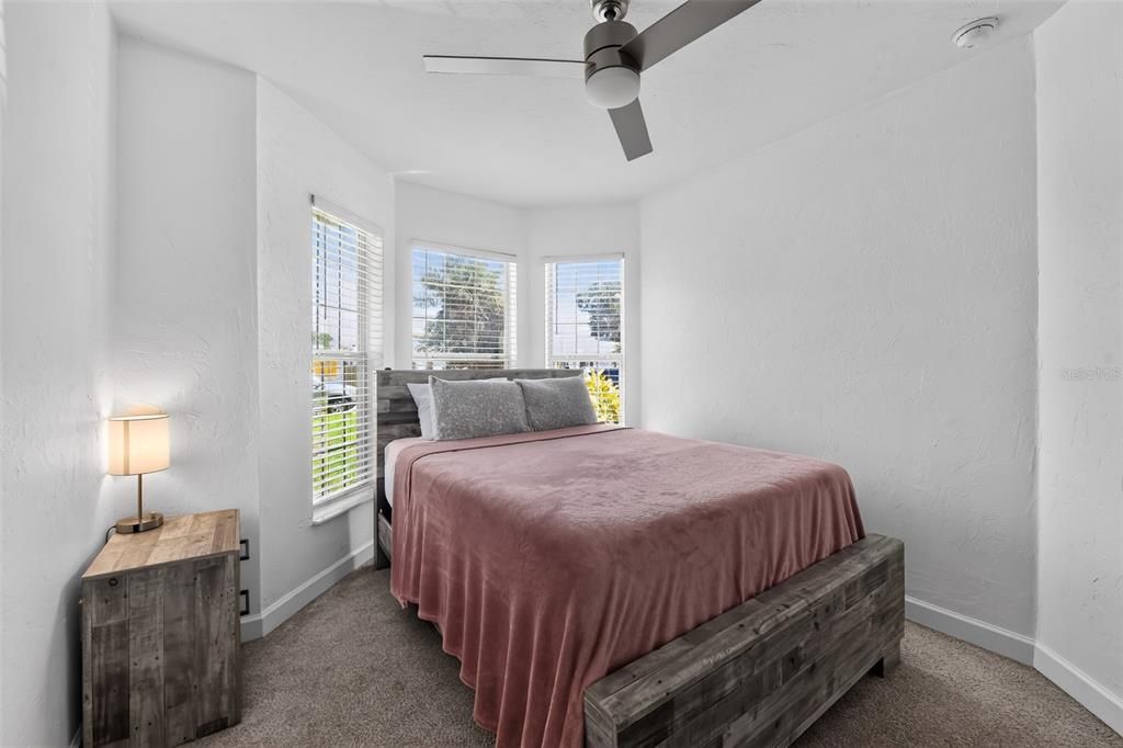 For Sale: $475,000 (3 beds, 2 baths, 1292 Square Feet)