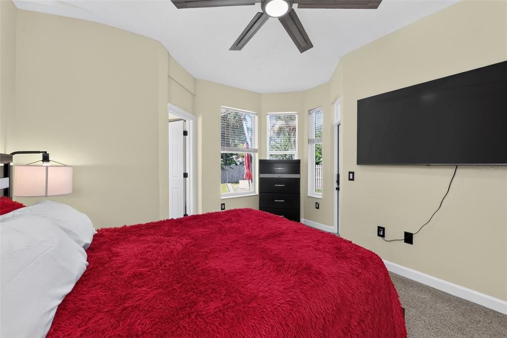 For Sale: $475,000 (3 beds, 2 baths, 1292 Square Feet)