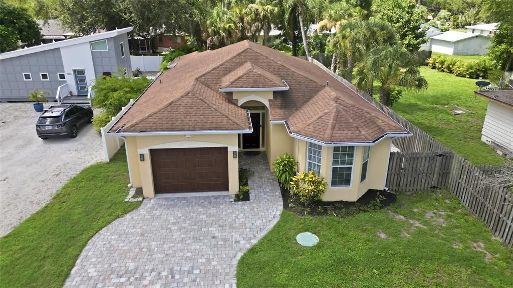 For Sale: $475,000 (3 beds, 2 baths, 1292 Square Feet)