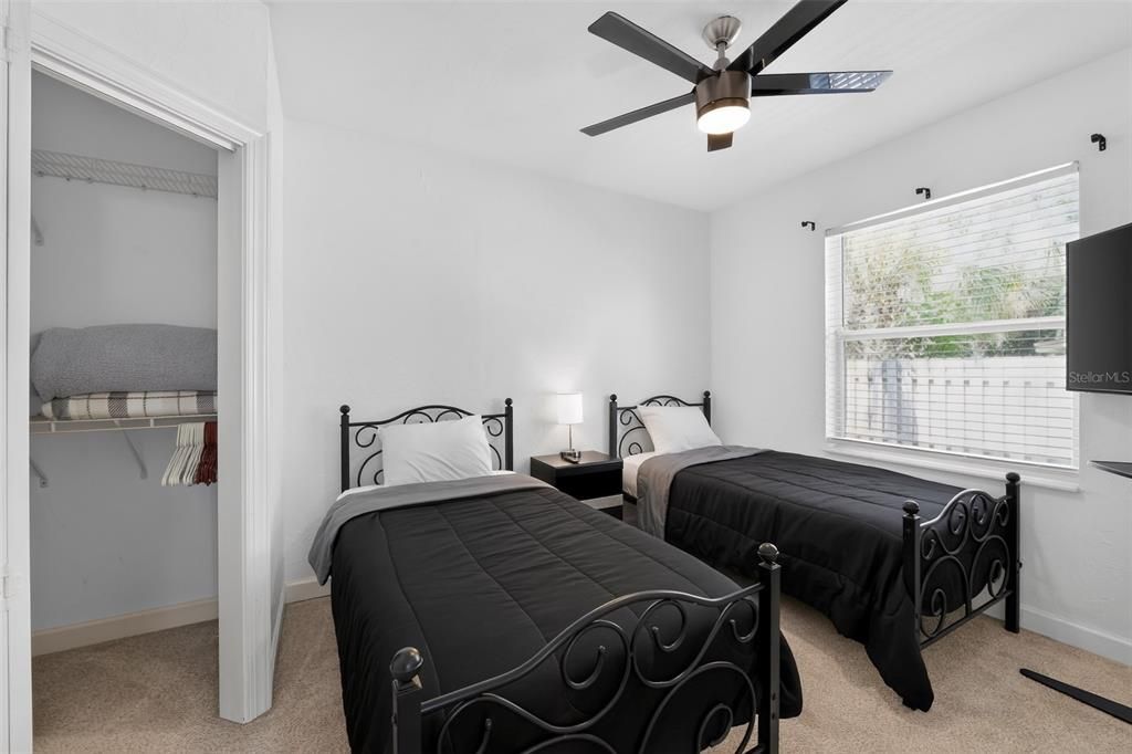 For Sale: $475,000 (3 beds, 2 baths, 1292 Square Feet)