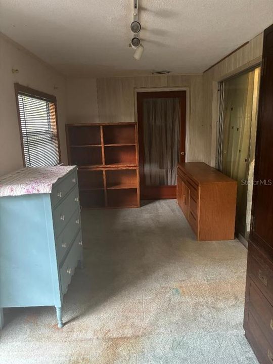 Под контрактом: $349,900 (3 спален, 2 ванн, 1492 Квадратных фут)