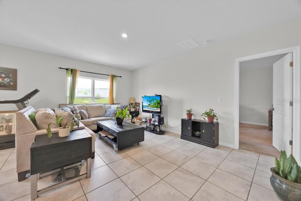 For Rent: $2,500 (4 beds, 2 baths, 1703 Square Feet)