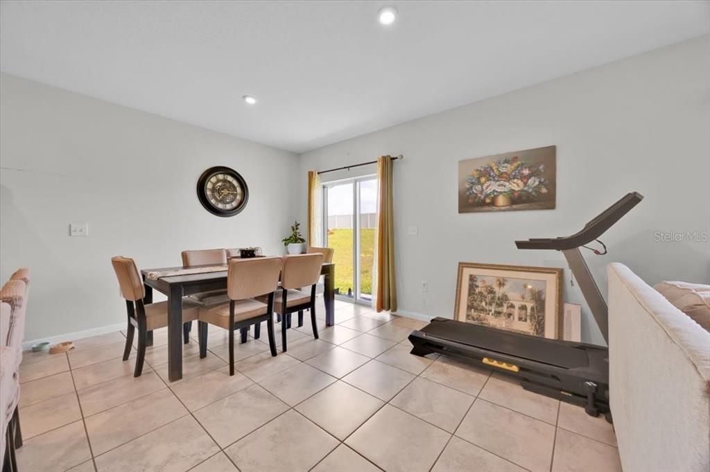 For Rent: $2,500 (4 beds, 2 baths, 1703 Square Feet)