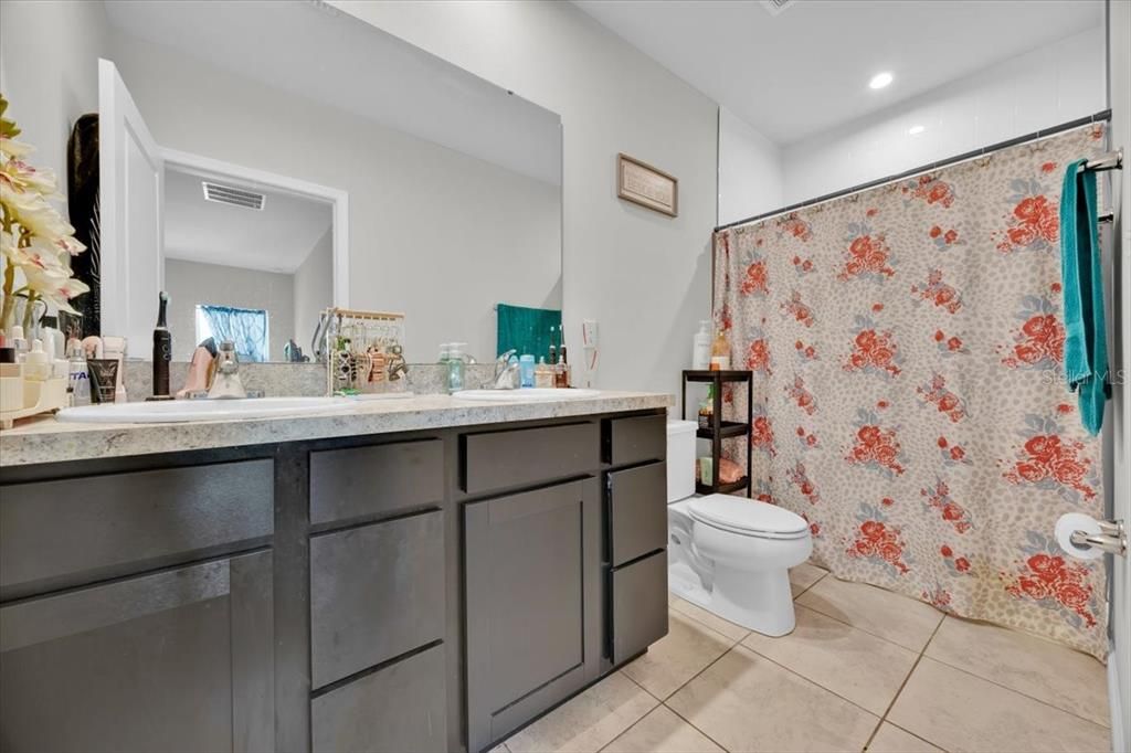 For Rent: $2,500 (4 beds, 2 baths, 1703 Square Feet)