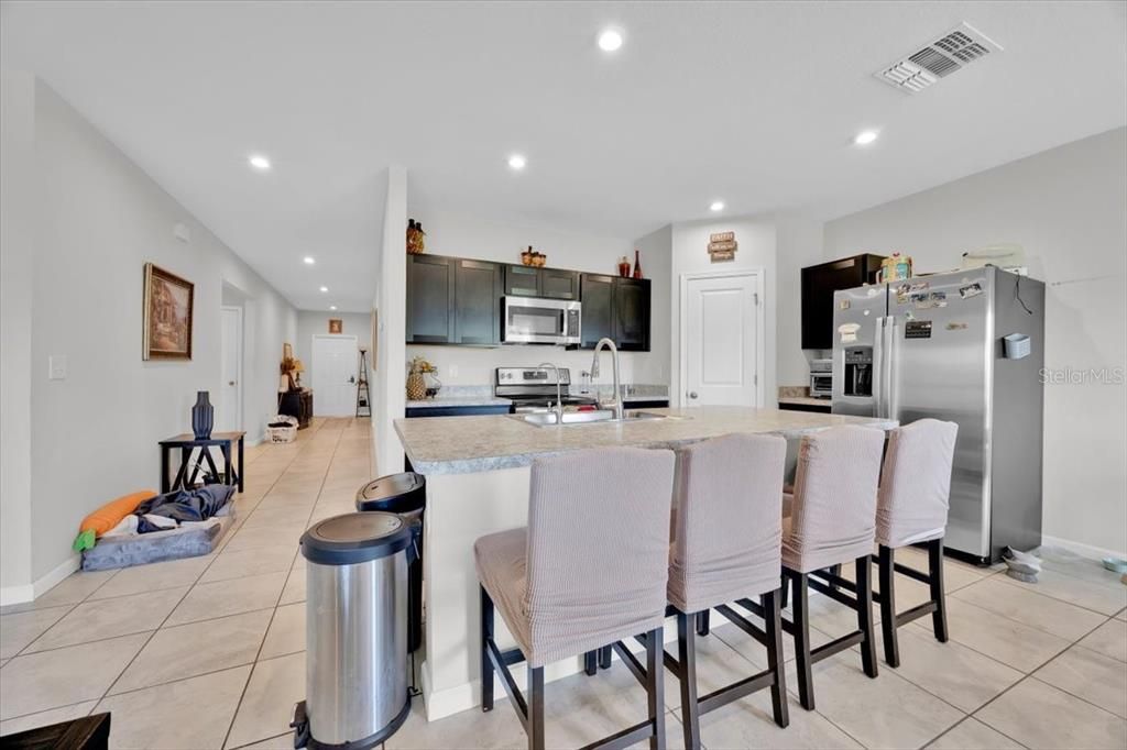 For Rent: $2,500 (4 beds, 2 baths, 1703 Square Feet)