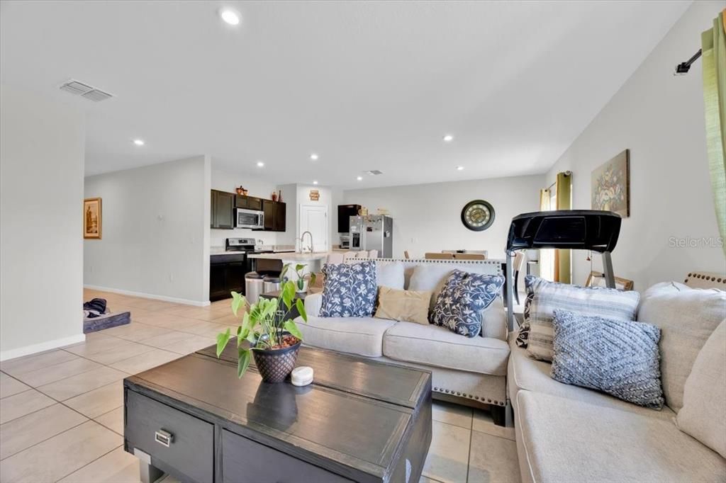 For Rent: $2,500 (4 beds, 2 baths, 1703 Square Feet)