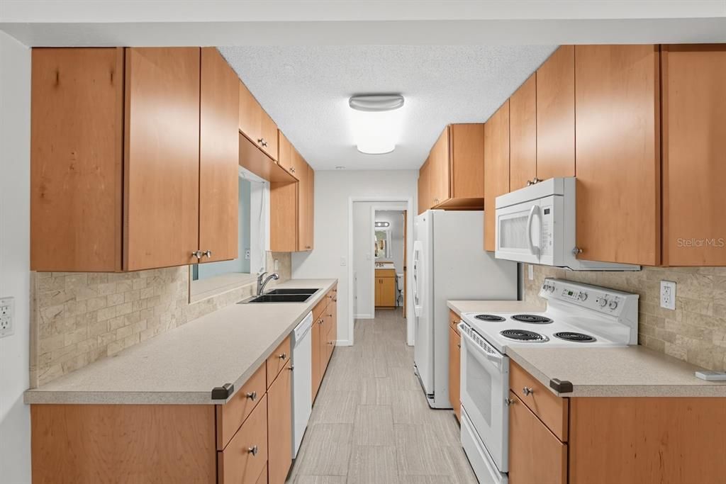 For Sale: $285,000 (2 beds, 2 baths, 1314 Square Feet)