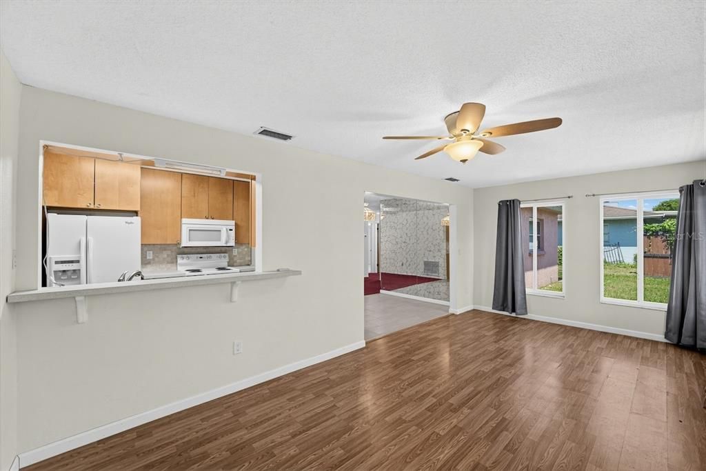 For Sale: $285,000 (2 beds, 2 baths, 1314 Square Feet)