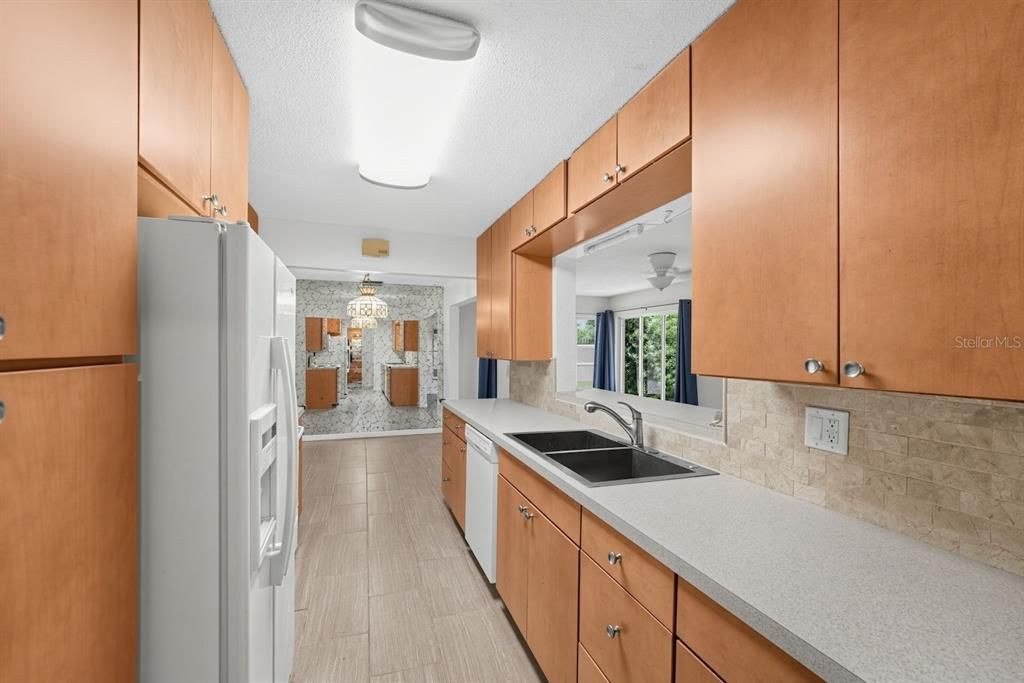 For Sale: $285,000 (2 beds, 2 baths, 1314 Square Feet)