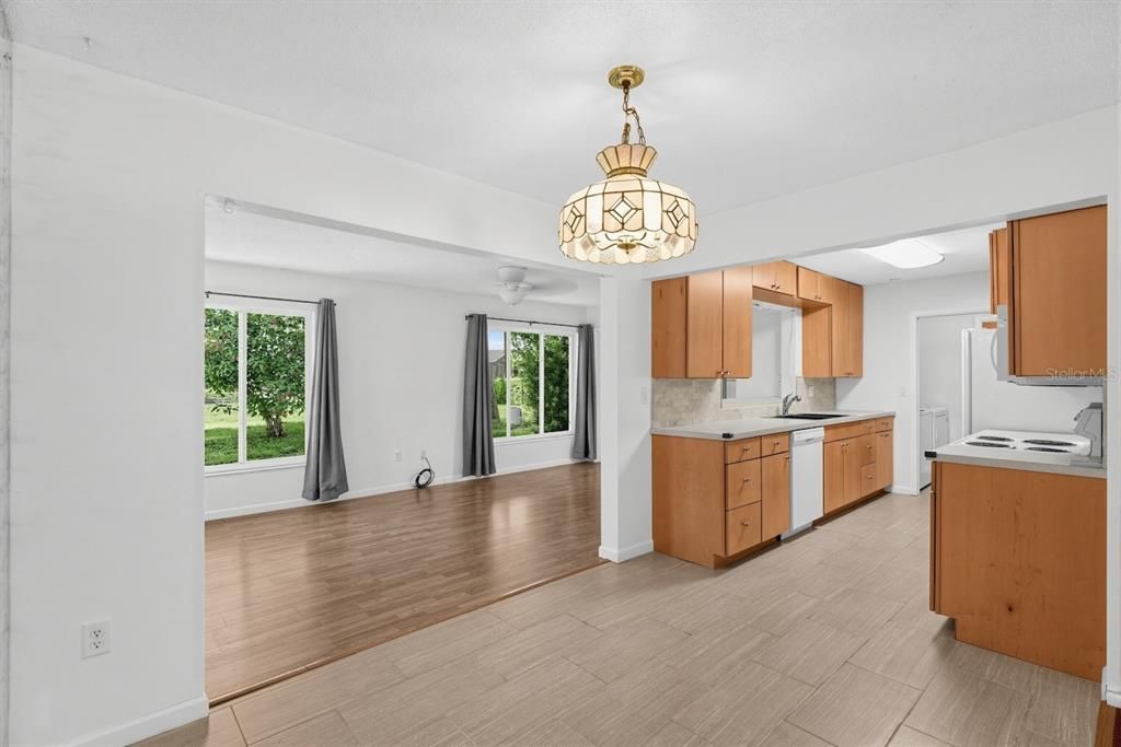 For Sale: $285,000 (2 beds, 2 baths, 1314 Square Feet)