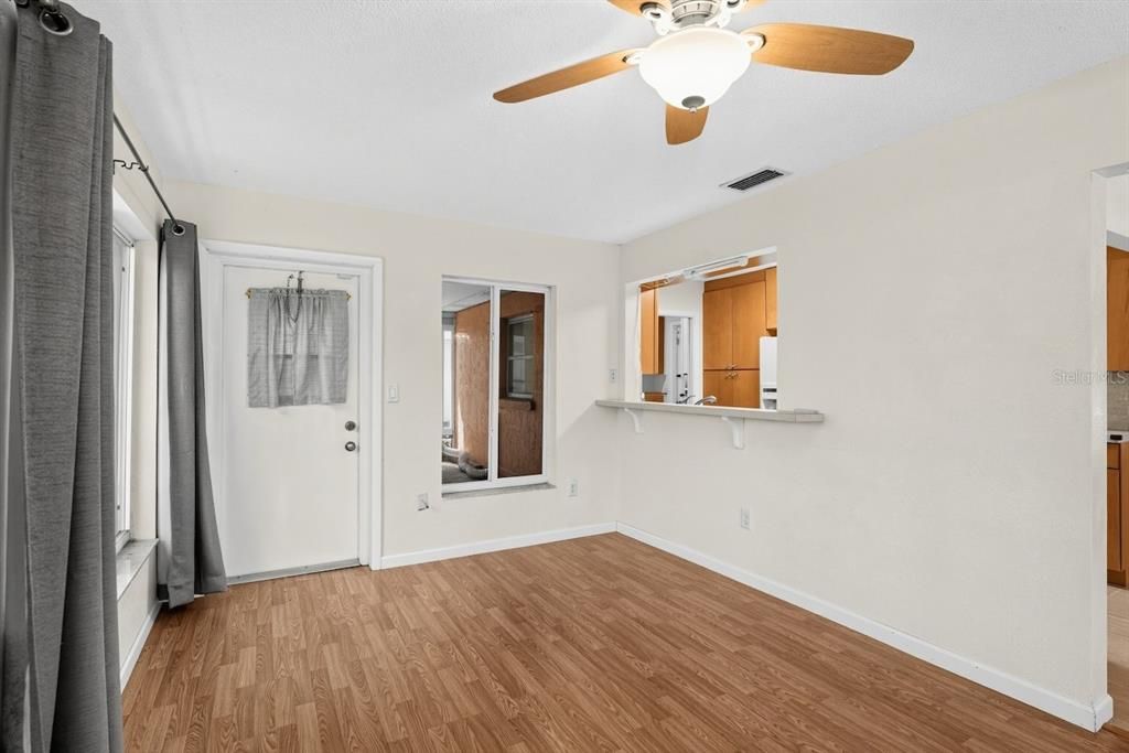 For Sale: $285,000 (2 beds, 2 baths, 1314 Square Feet)