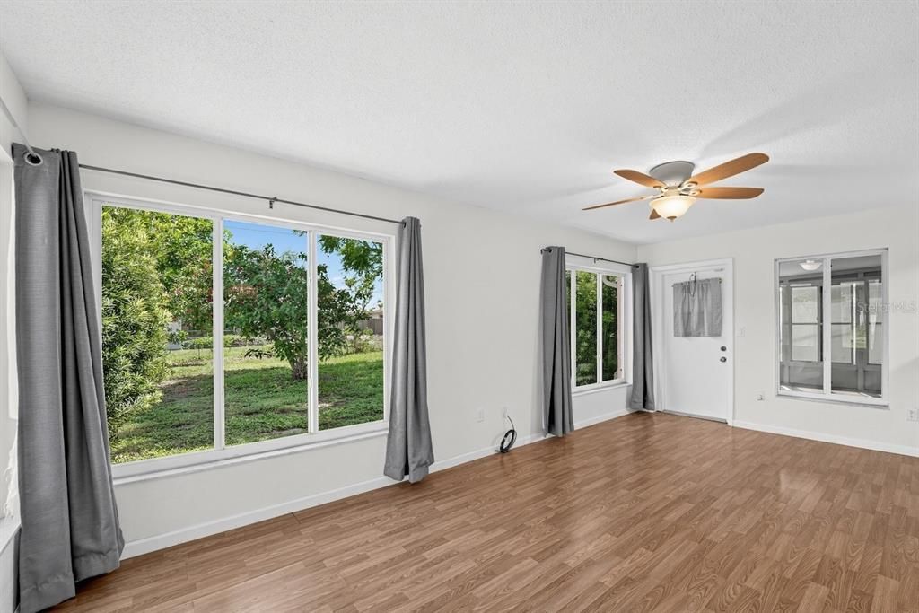 For Sale: $285,000 (2 beds, 2 baths, 1314 Square Feet)