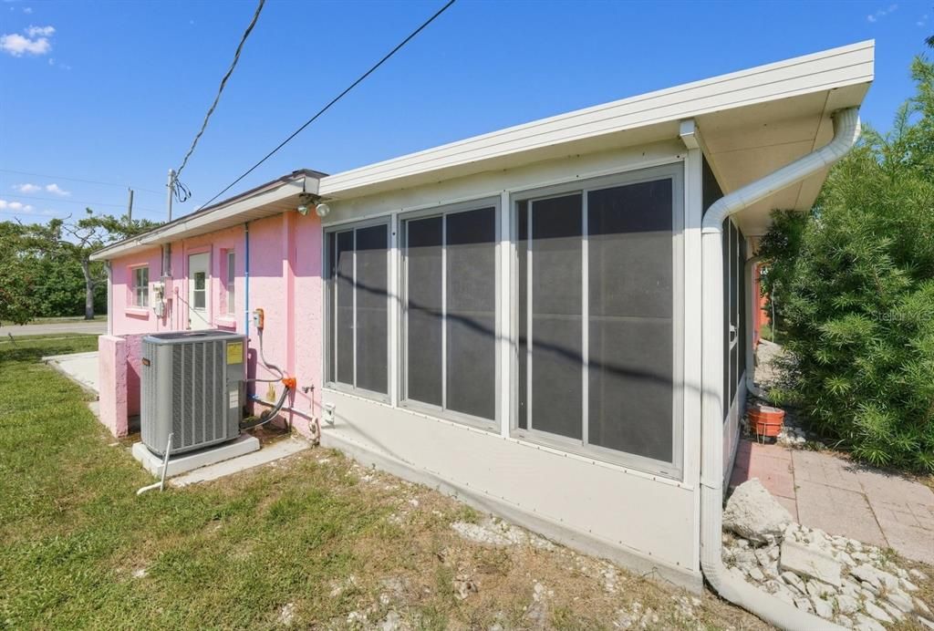 For Sale: $285,000 (2 beds, 2 baths, 1314 Square Feet)