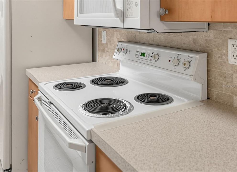 For Sale: $285,000 (2 beds, 2 baths, 1314 Square Feet)
