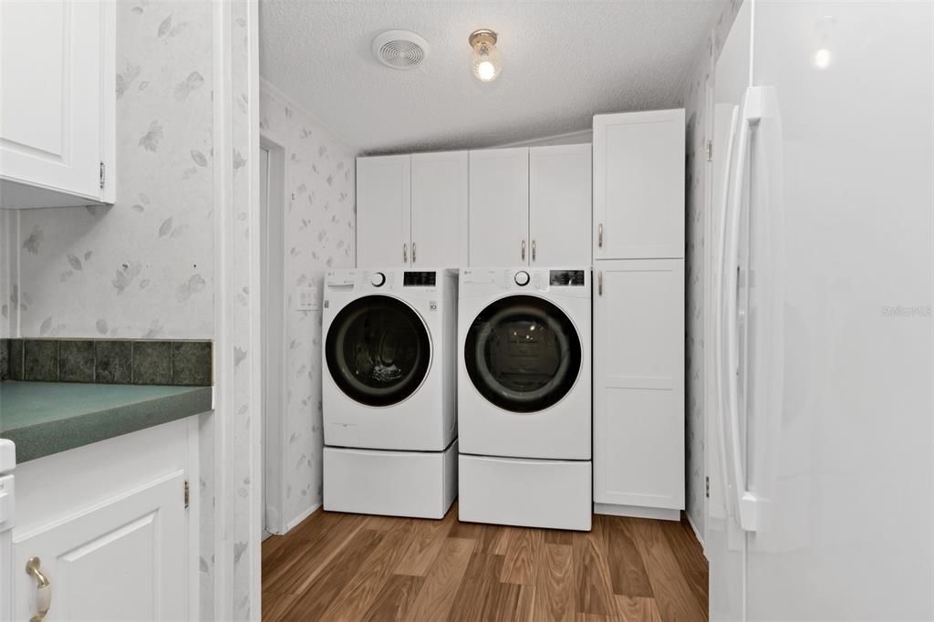 For Sale: $175,000 (2 beds, 2 baths, 1350 Square Feet)
