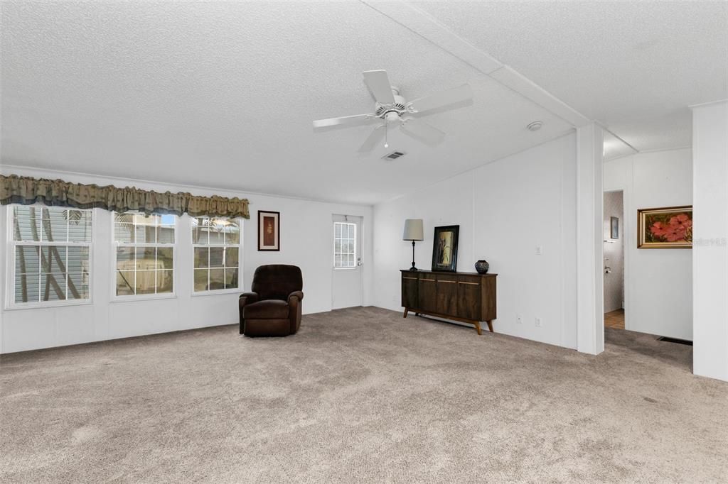 For Sale: $175,000 (2 beds, 2 baths, 1350 Square Feet)