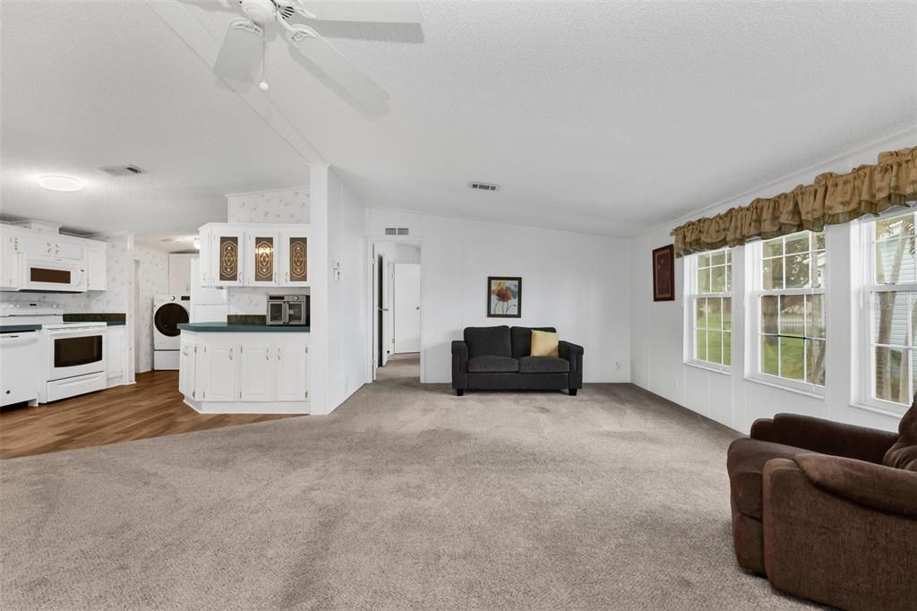 For Sale: $175,000 (2 beds, 2 baths, 1350 Square Feet)